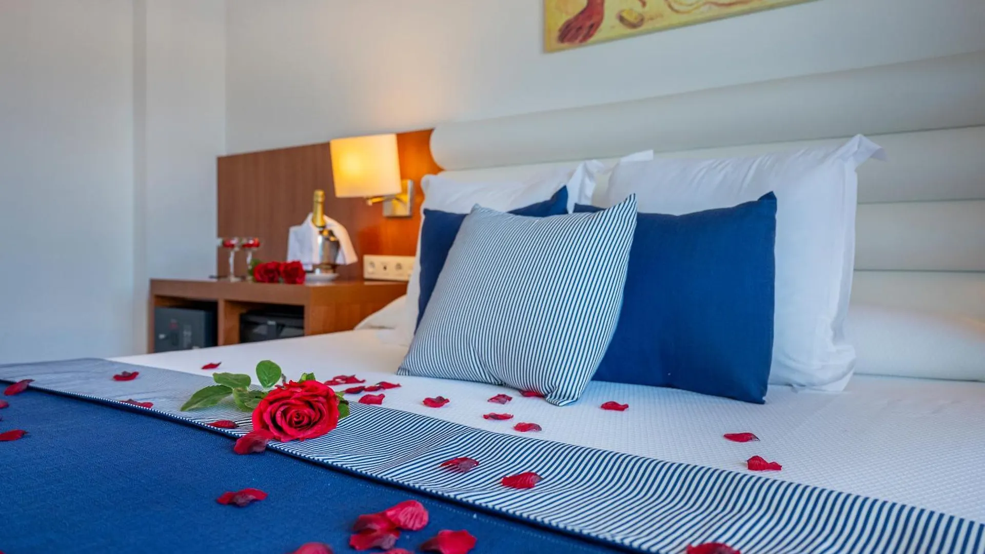 Hotel Tahití Playa Santa Susanna 4*,